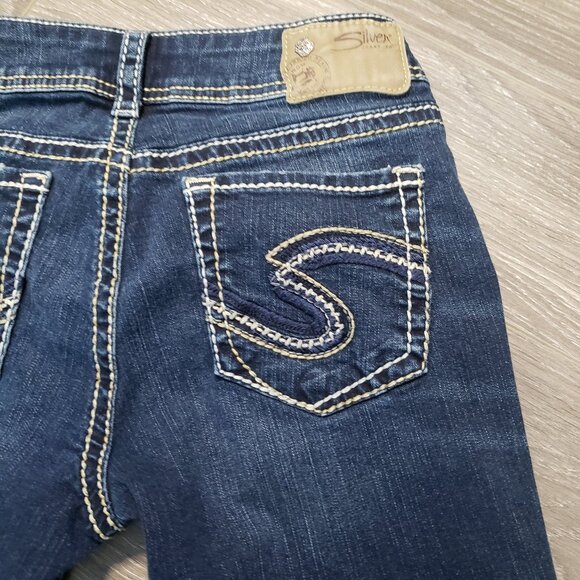 Like 🆕 Silver Jeans - Suki Mid Capris - Picture 10 of 13